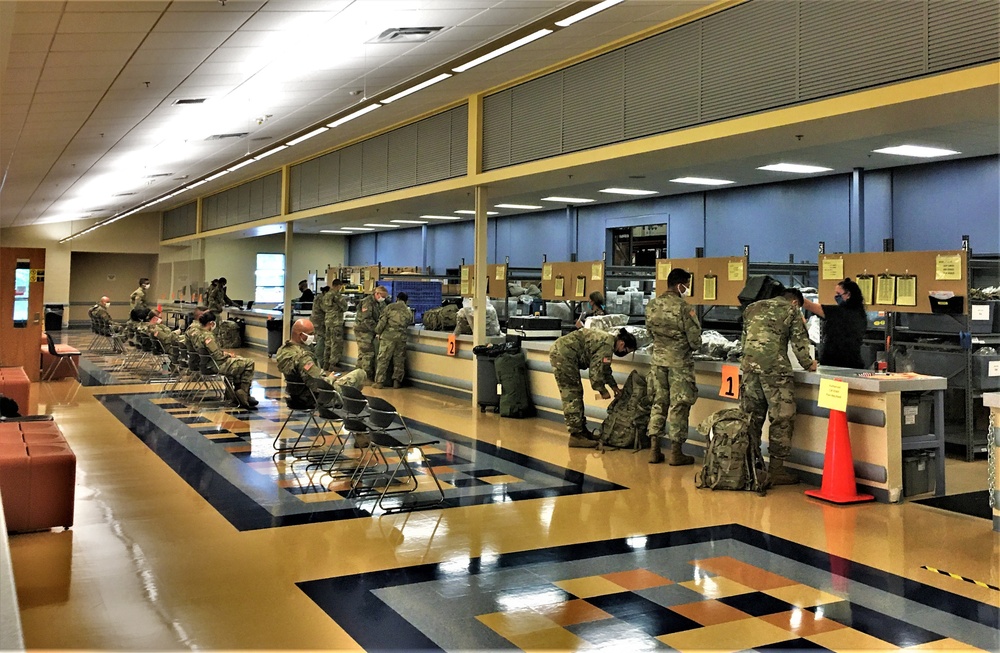 228th CSH Soldiers receive equipment issue at Fort McCoy CIF