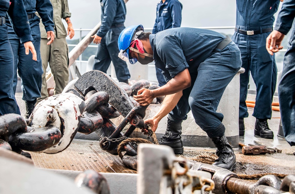 USS Germantown (LSD 42) Sets Sea and Anchor Detail to Get Underway