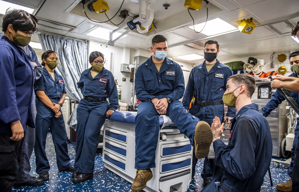 Hospital Corpsman Provide Medical Training Aboard USS Germantown (LSD 42)