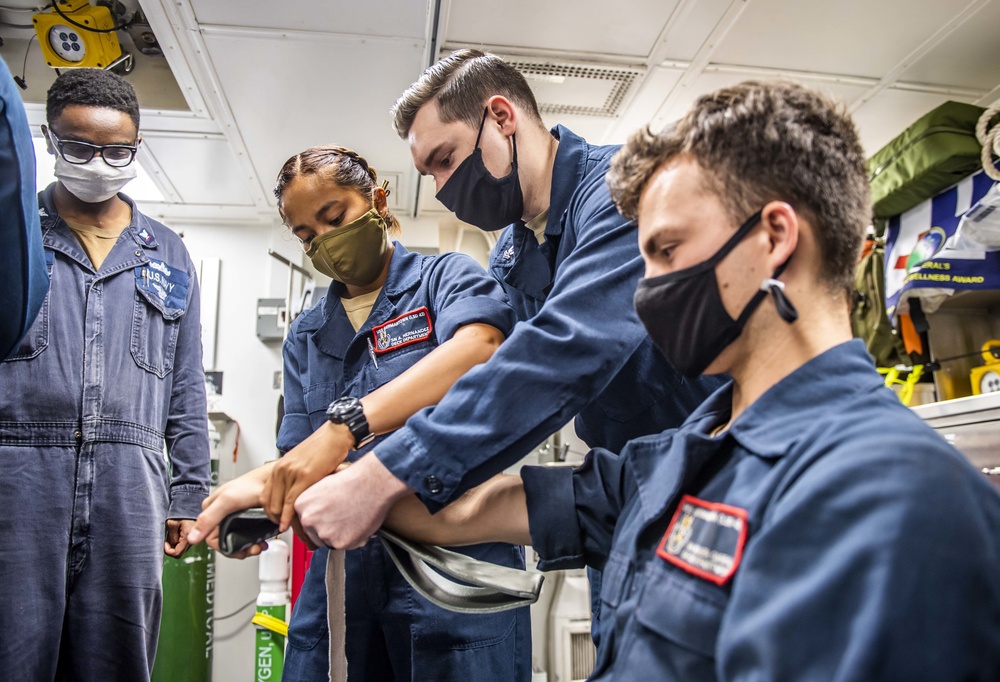Hospital Corpsman Provide Medical Training Aboard USS Germantown (LSD 42)