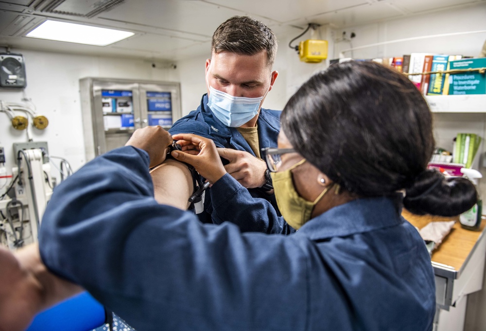Hospital Corpsman Provide Medical Training Aboard USS Germantown (LSD 42)