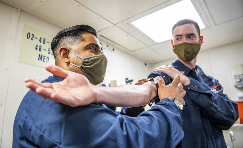Hospital Corpsman Provide Medical Training Aboard USS Germantown (LSD 42)