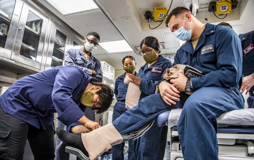 Hospital Corpsman Provide Medical Training Aboard USS Germantown (LSD 42)