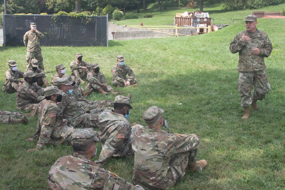 200th MP Commander Visits MP's at Fort Totten