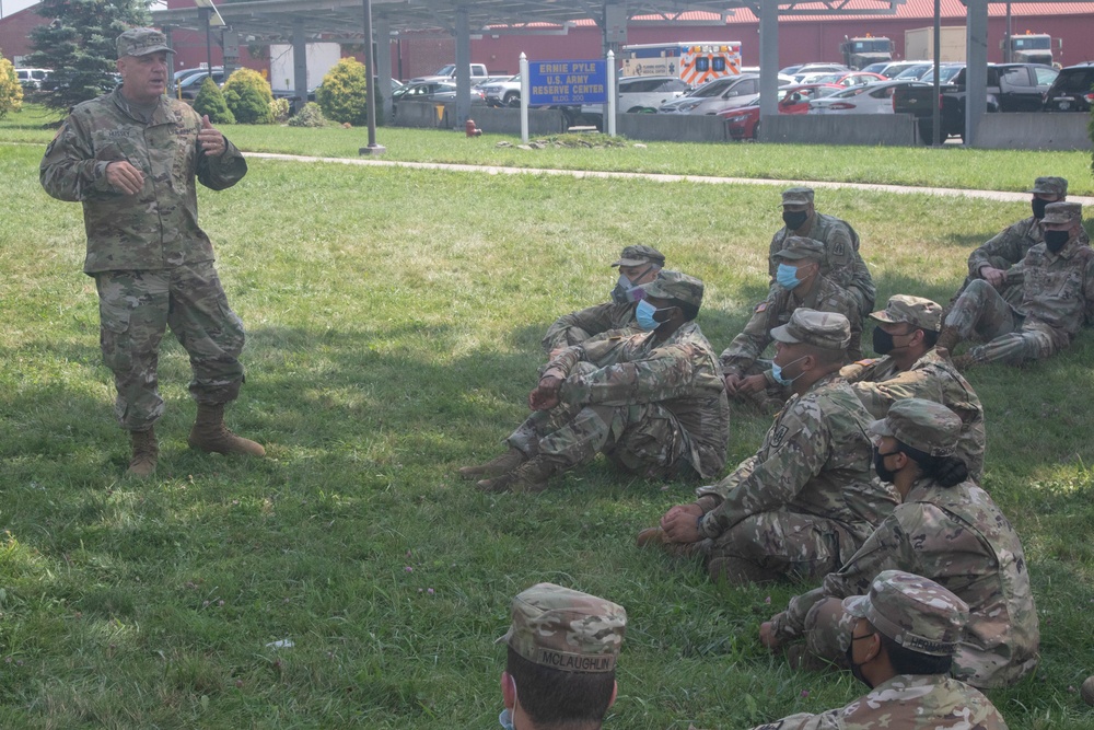 200th MP Commander Visits MP's at Fort Totten