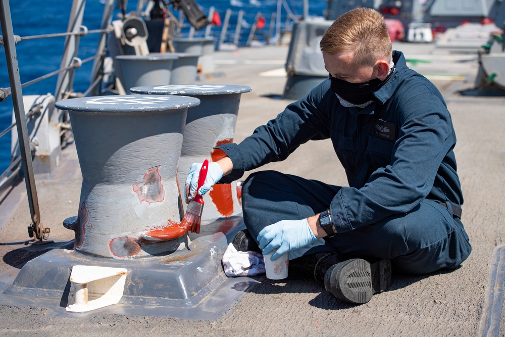 Sterett Sailors conduct deck preservation work