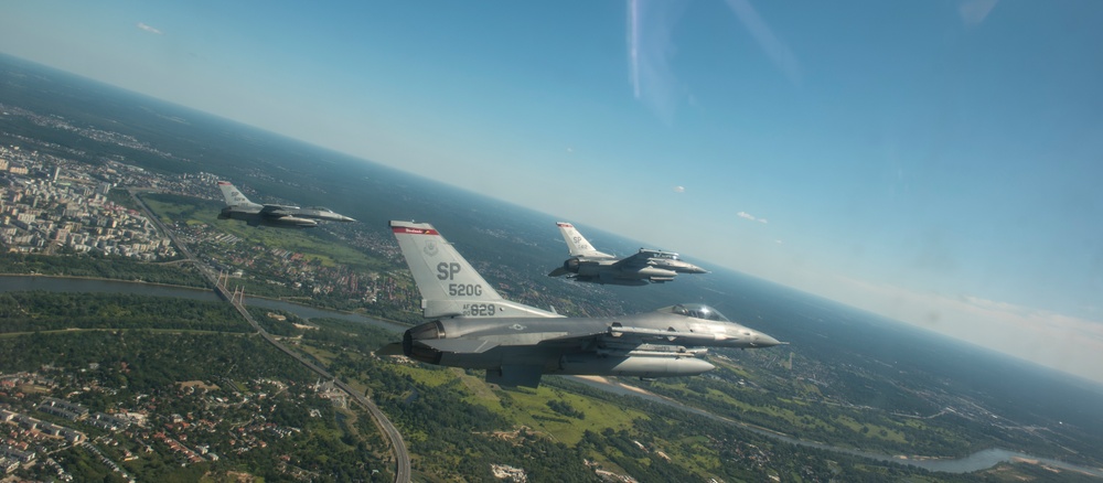 Polish and U.S. aircraft support Polish Armed Forces Day
