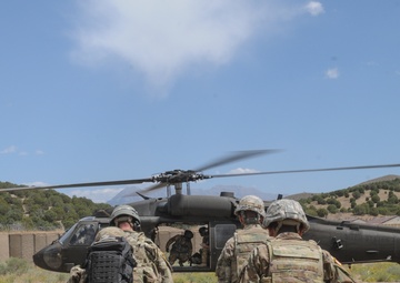 Black Hawk Airlifts 204th Soldiers During “Dust Off”