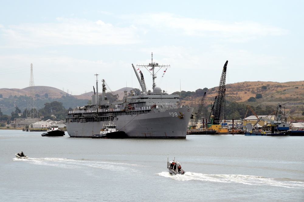 USS Emory S. Land (AS-39) arrives in Vallejo, Calif