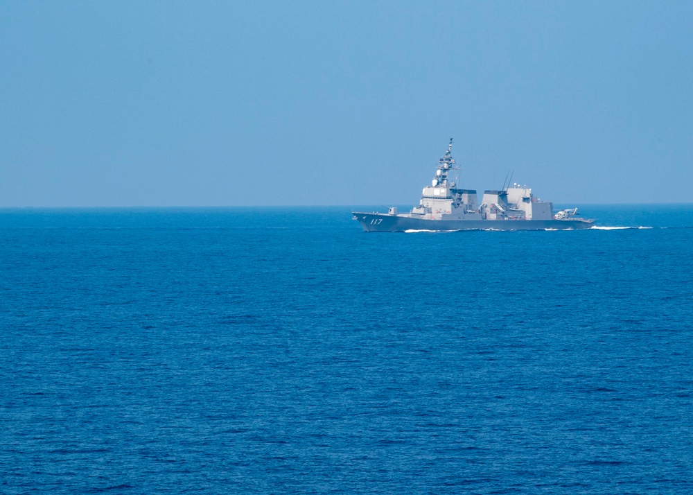 USS Mustin Sails Alongside JS Suzutsuki