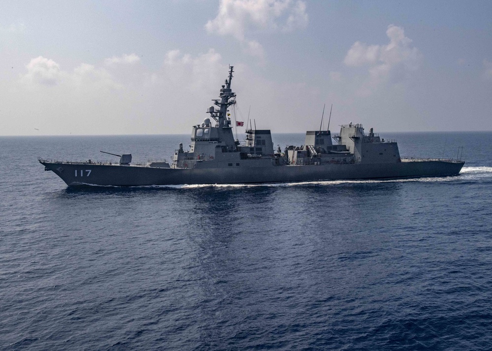 USS Mustin Sails Alongside JS Suzutsuki