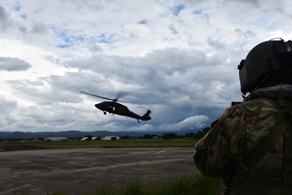 Joint Task Force-Bravo soldiers qualify for fast rope