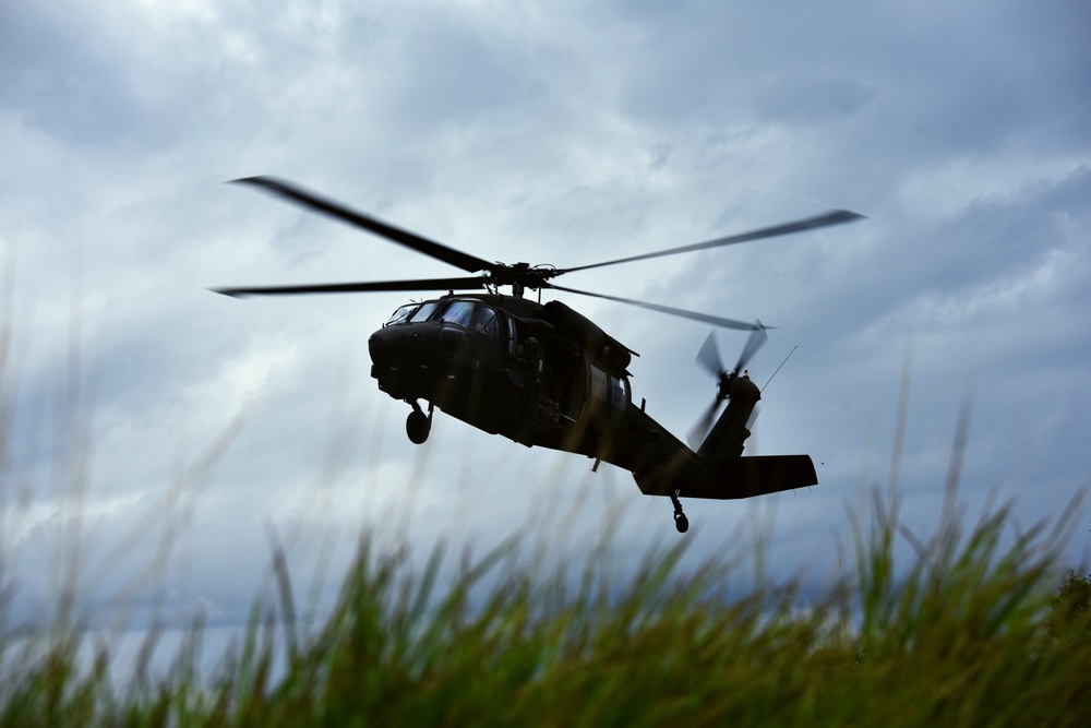 Joint Task Force-Bravo soldiers qualify for fast rope