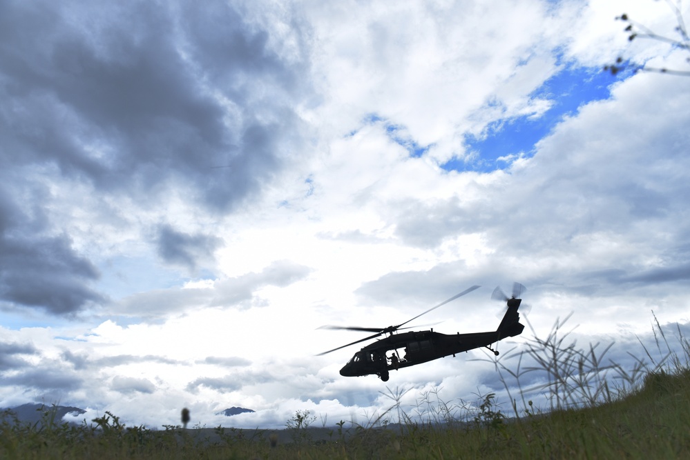 Joint Task Force-Bravo soldiers qualify for fast rope