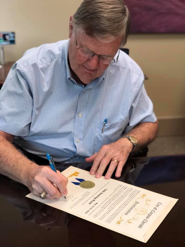 Corpus Christi Mayor signs Safe Boating Week Proclamation