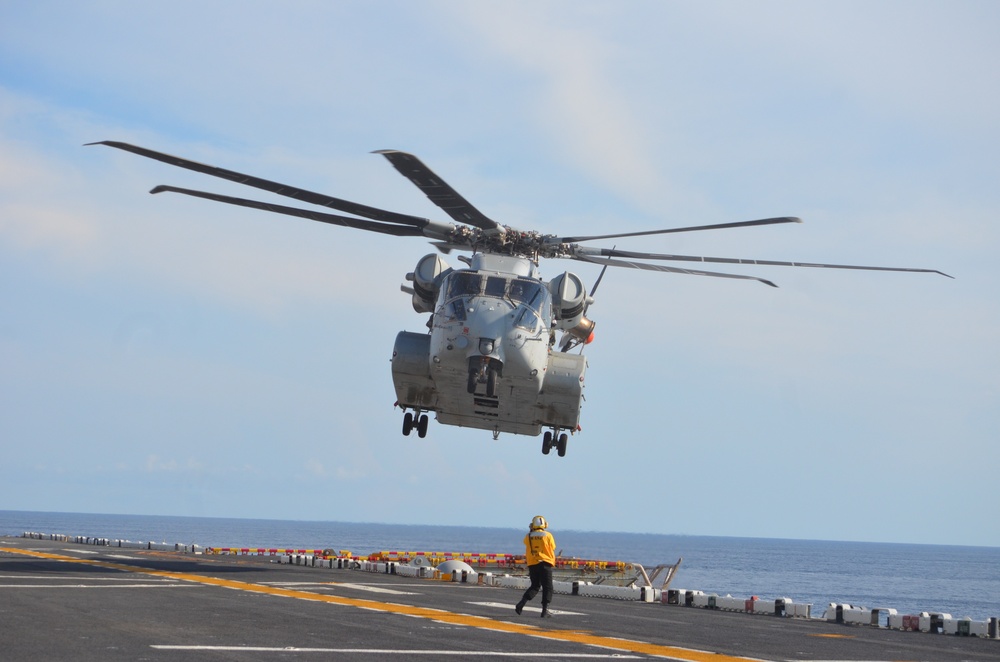 CH-53K King Stallion lands on the USS WASP (LHD) as part of first sea trial