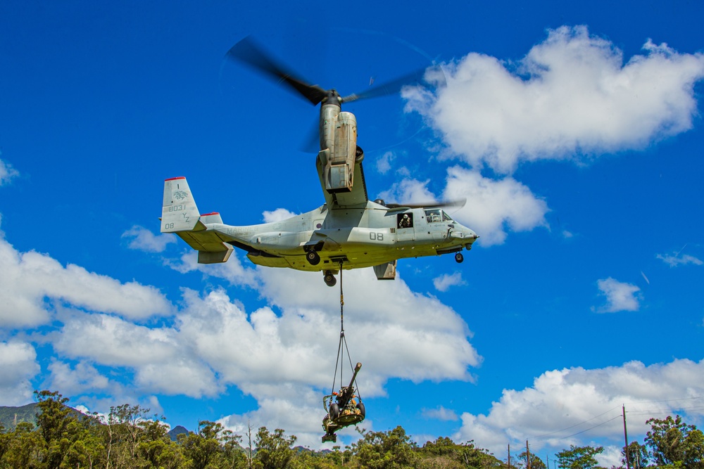 VMM-363 conducts external lifts