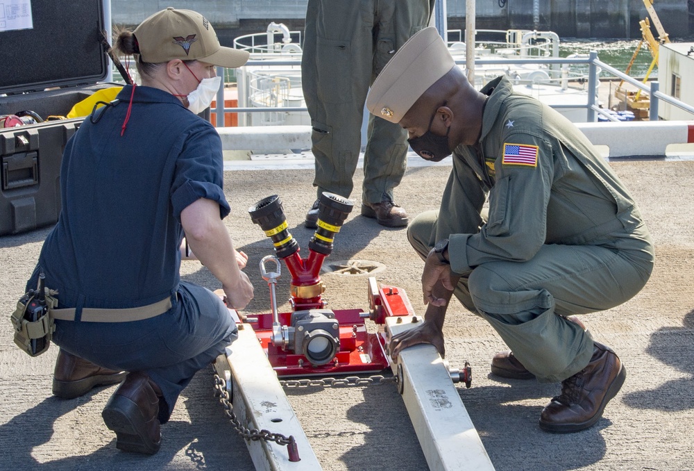 USS Carl Vinson (CVN 70) Hosts Commander, Navy Region Northwest