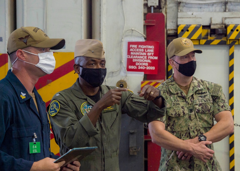 USS Carl Vinson (CVN 70) Hosts Commander, Navy Region Northwest