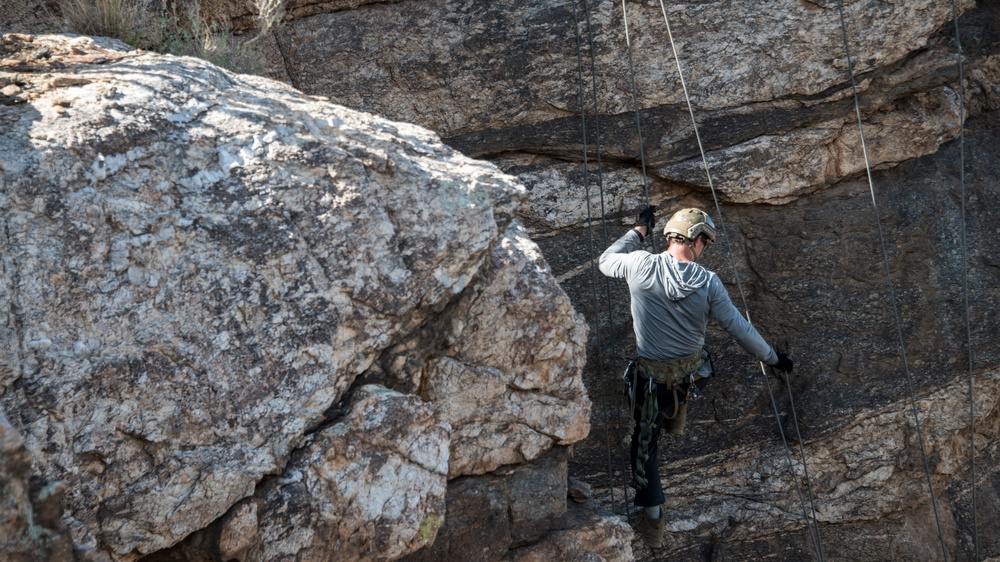 High-end, high angle rappelling