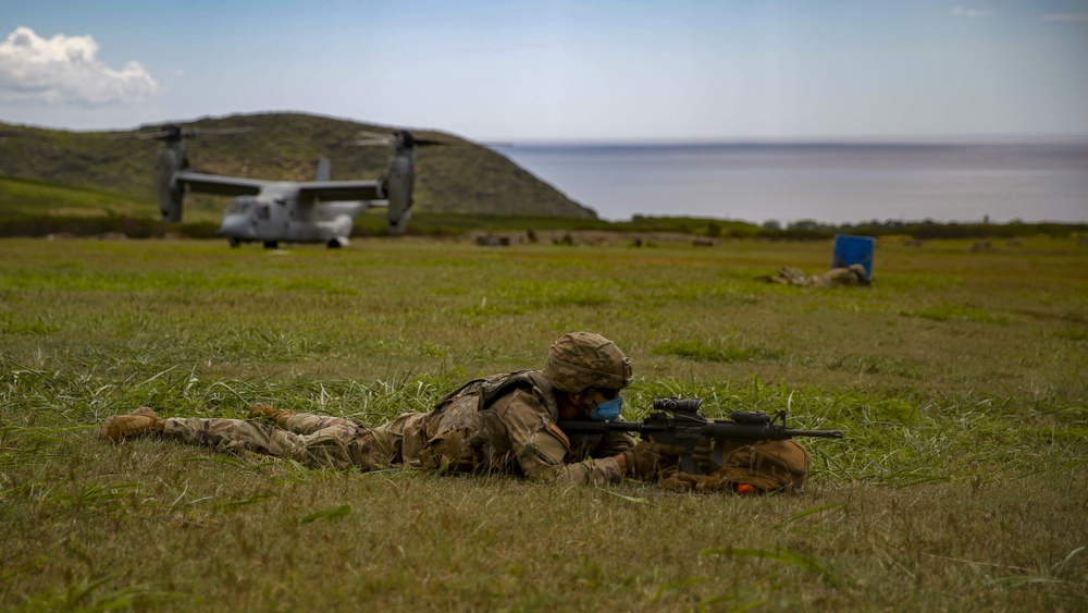 Marines with VMM-268 conduct raid with 25th ID