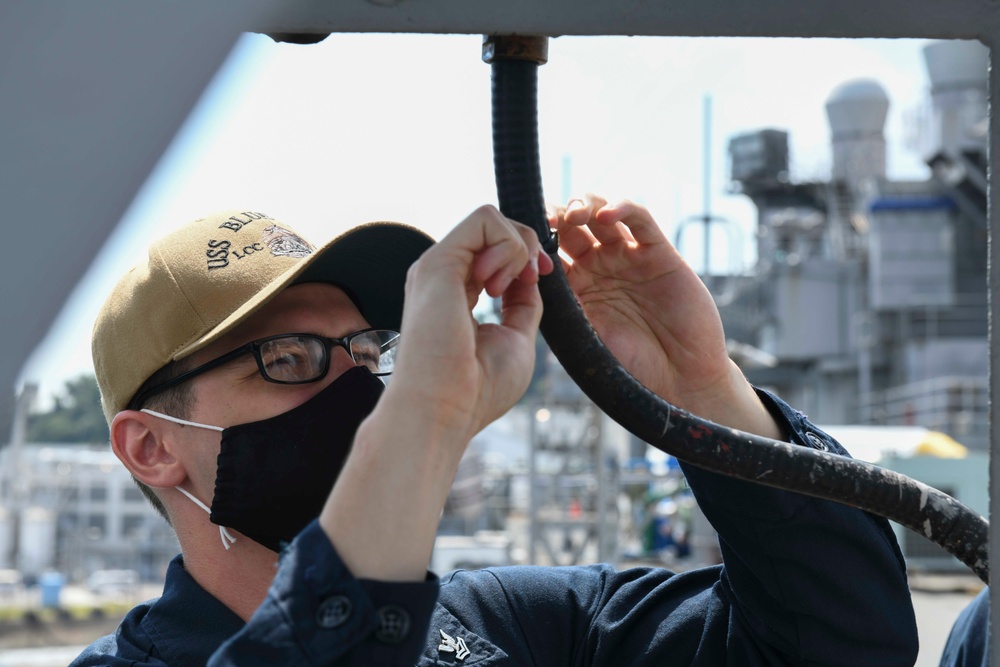 Blue Ridge Sailors Conduct Maintenance