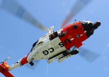 Coast Guard Canine Explosive Detection Team trains on Columbia River, OR