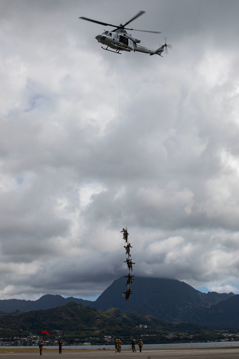 DVIDS - Images - SEMPER-SPIE: SPIE Rig Training aboard MCBH [Image 2 of 6]