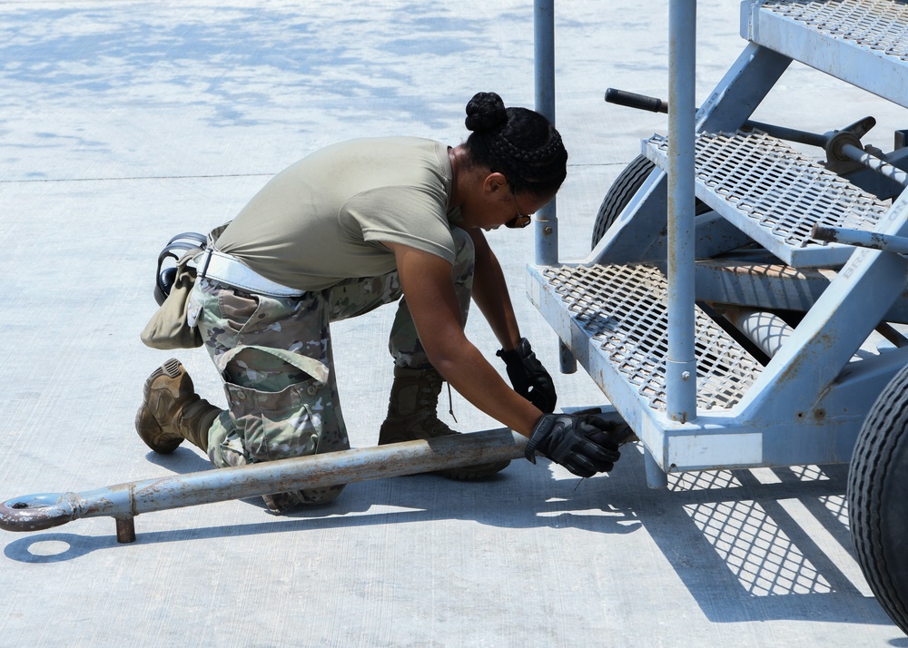 KC-10 Extender maintainers fuel the fight