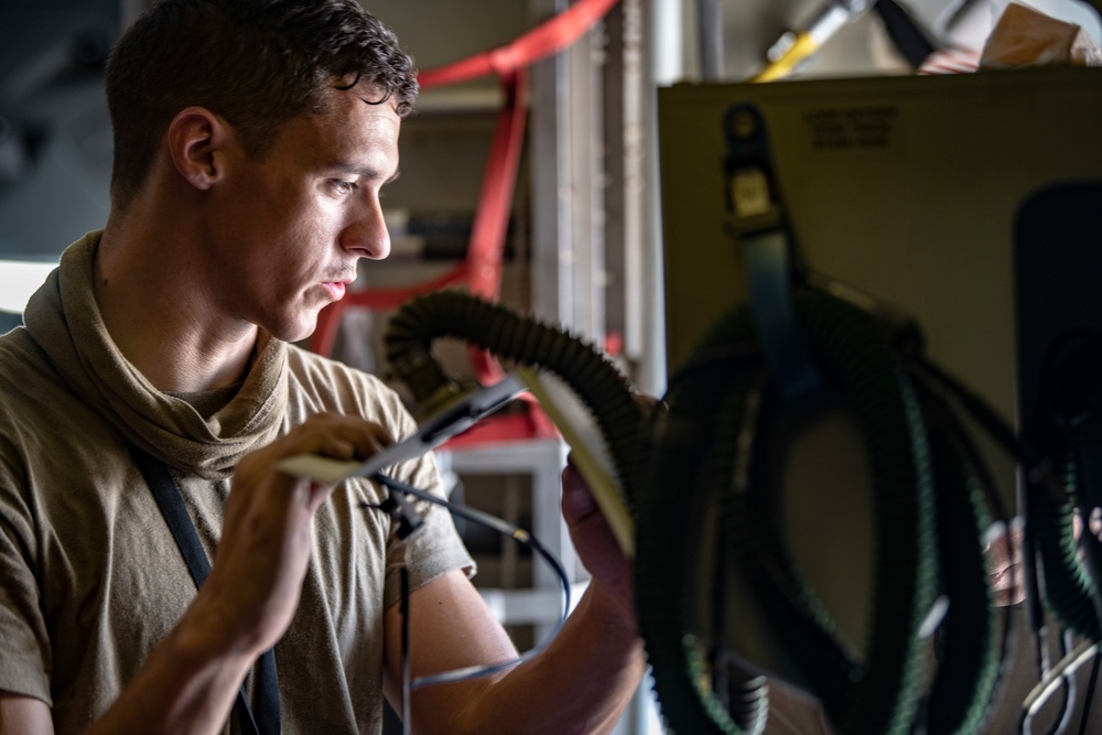 Maintainers ensure refuelers’ success