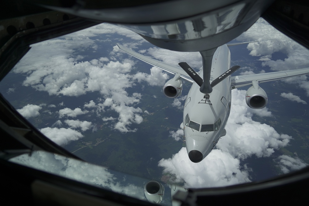 914th Air Refueling Wing Refuels Navy P-8