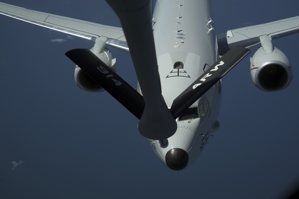 914th Refuels U.S. Navy P-8