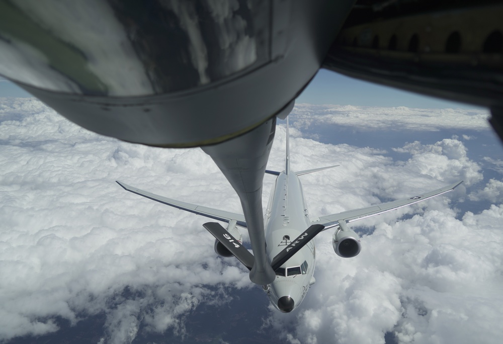 914th ARW Refuels U.S. Navy P-8