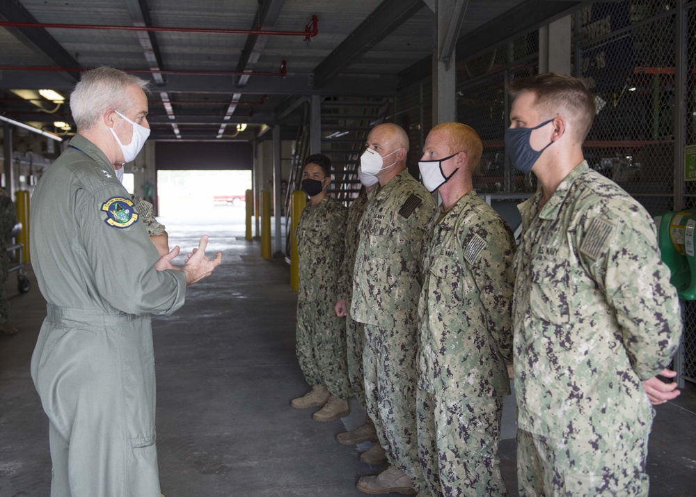 COMNAVAIRLANT visits MDSU2