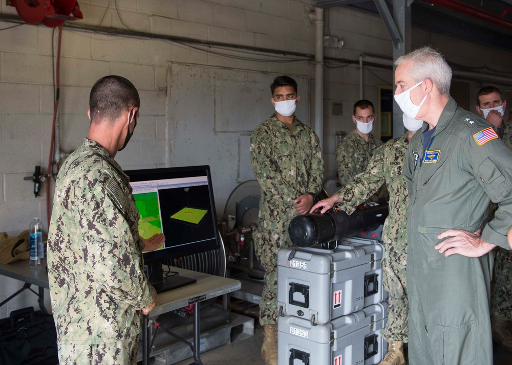 COMNAVAIRLANT visits MDSU2