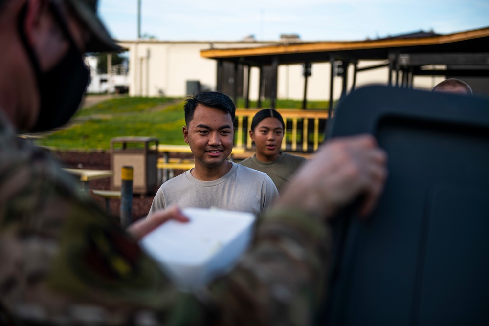Seymour Social brings meals to flightline