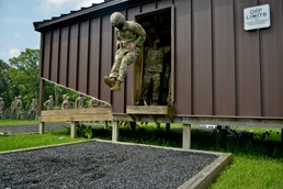 404th Paratroopers &amp; US Navy EOD Conduct Joint Training