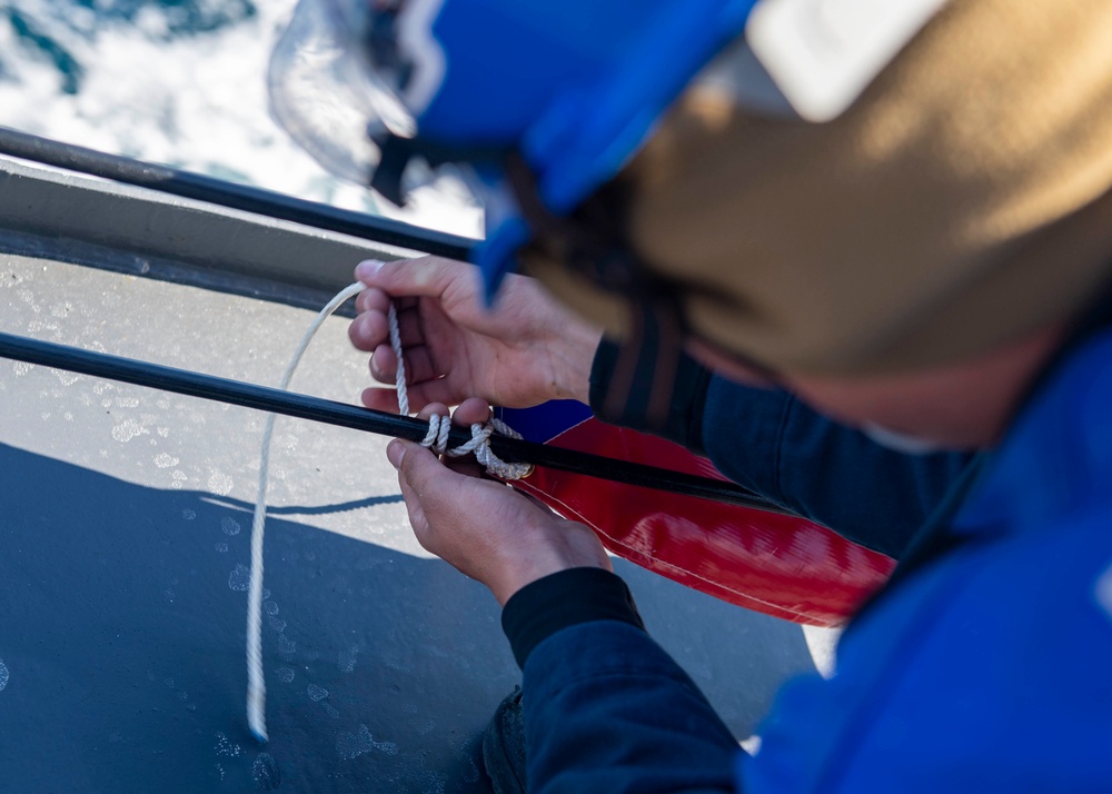 USS Thomas Hudner (DDG 116) Conducts Replenishment-at-Sea with Royal Canadian Navy