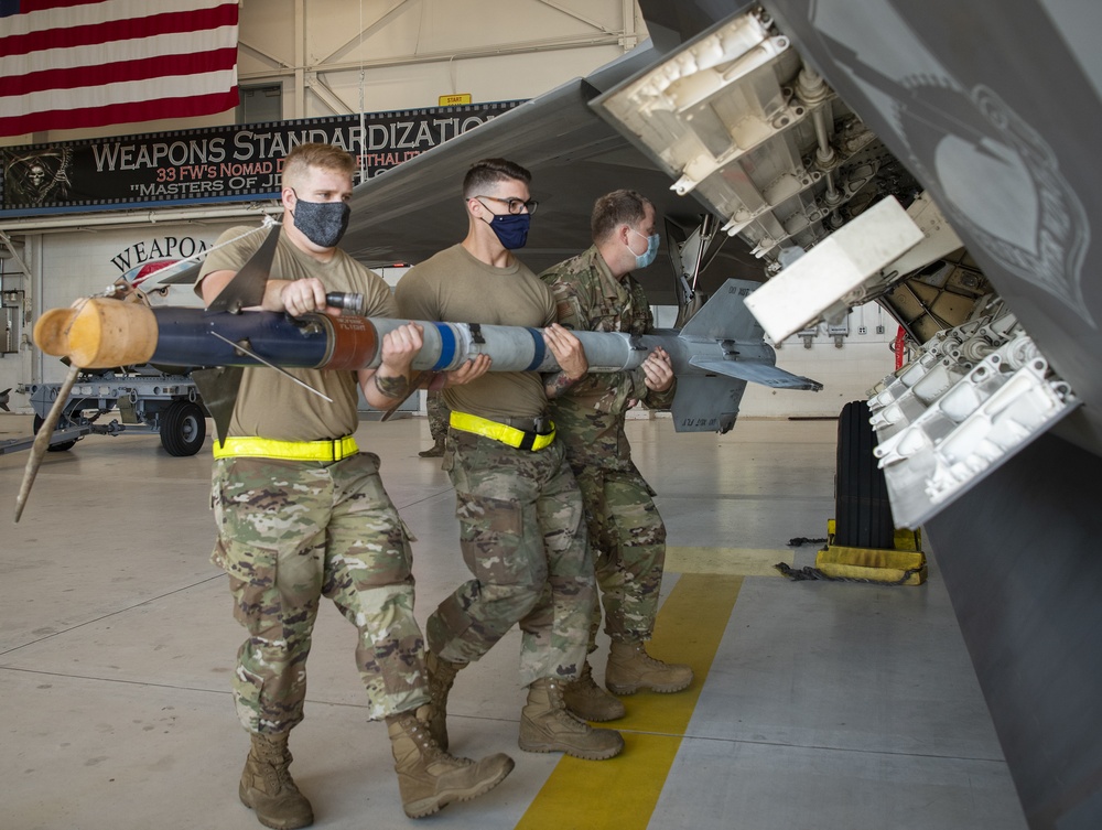 F-22 weapons load