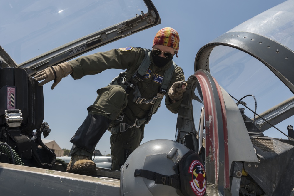 Female aviators at Laughlin bond through mentorship group