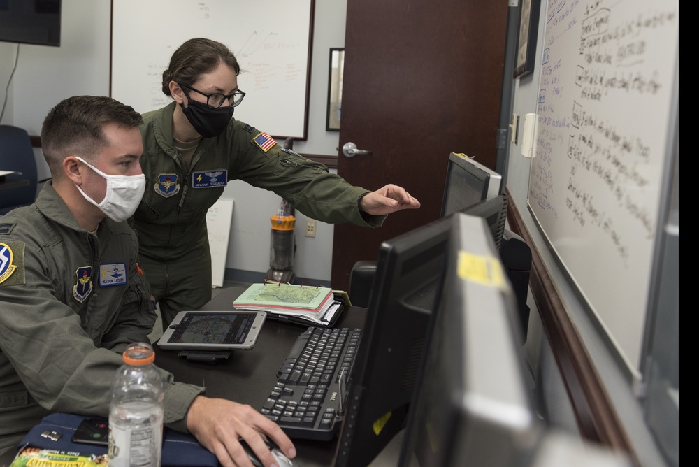 Female aviators at Laughlin bond through mentorship group