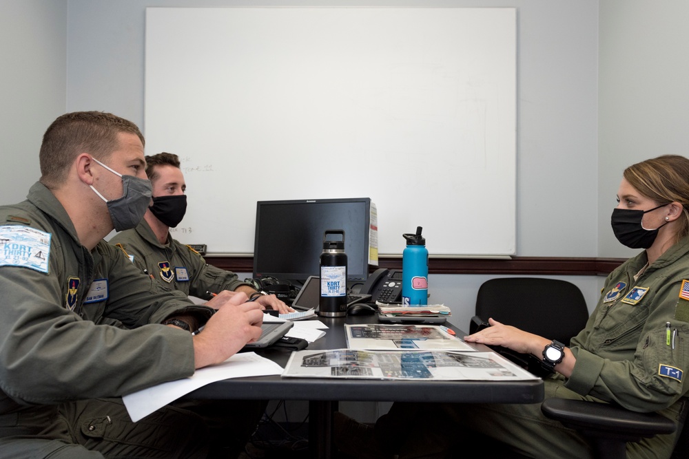Female aviators at Laughlin bond through mentorship group