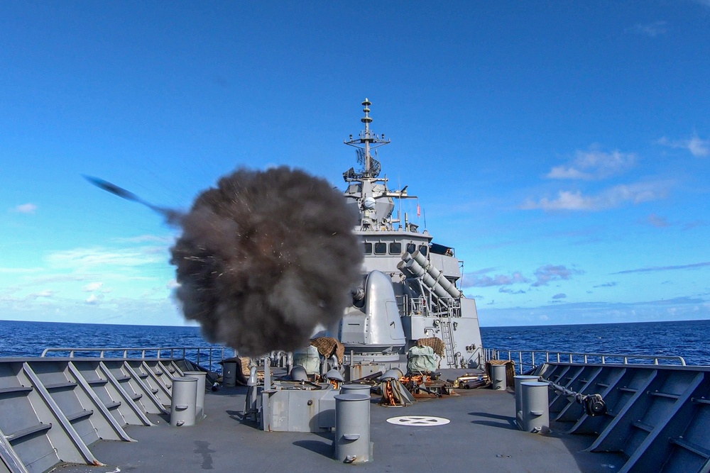 HMAS Stuart conducts gunnery training on Ex RIMPAC20