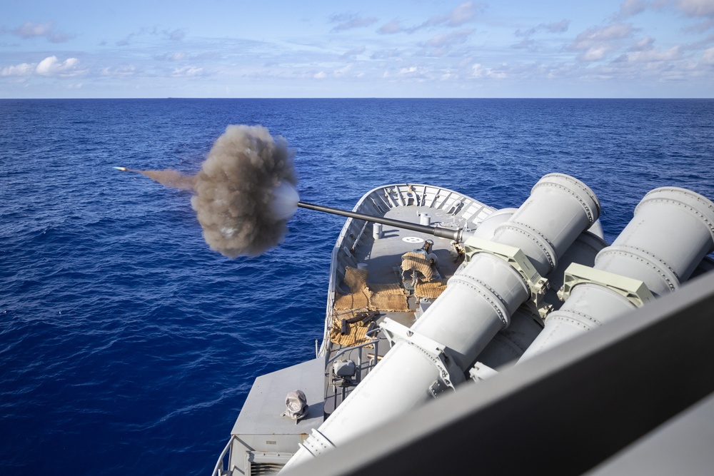 HMAS Stuart conducts gunnery training on Ex RIMPAC20