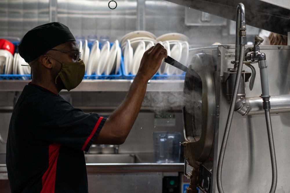 USS Halsey Conducts Galley Operations