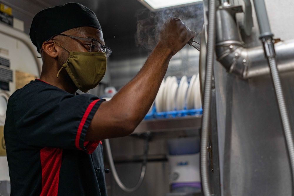 USS Halsey Conducts Galley Operations