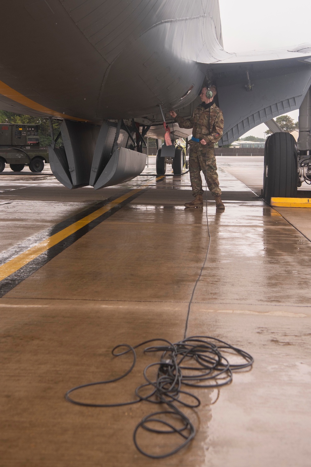100th AMXS supports KC-135 flight operations