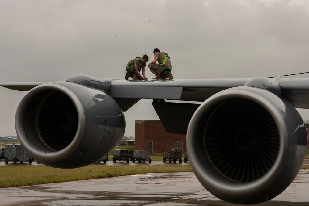 100th AMXS supports KC-135 flight operations