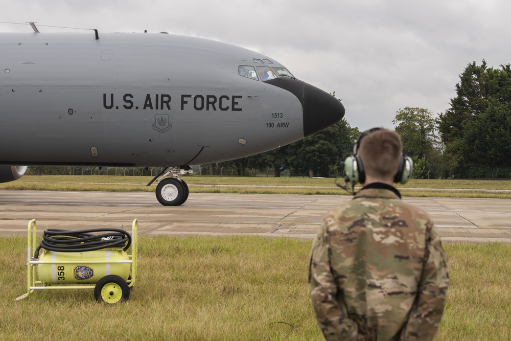 100th AMXS supports KC-135 flight operations