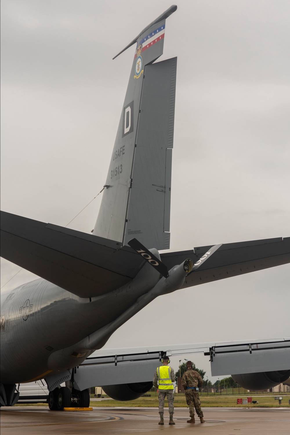 100th AMXS supports KC-135 flight operations